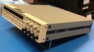 Compteur de fréquence et d’intervalle de temps universel Stanford Research SR620